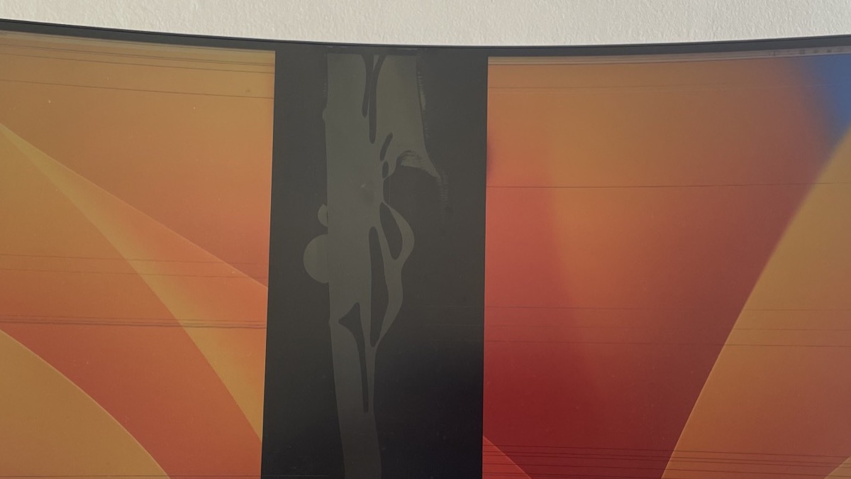 Black mask covering the saved damaged strip on the display